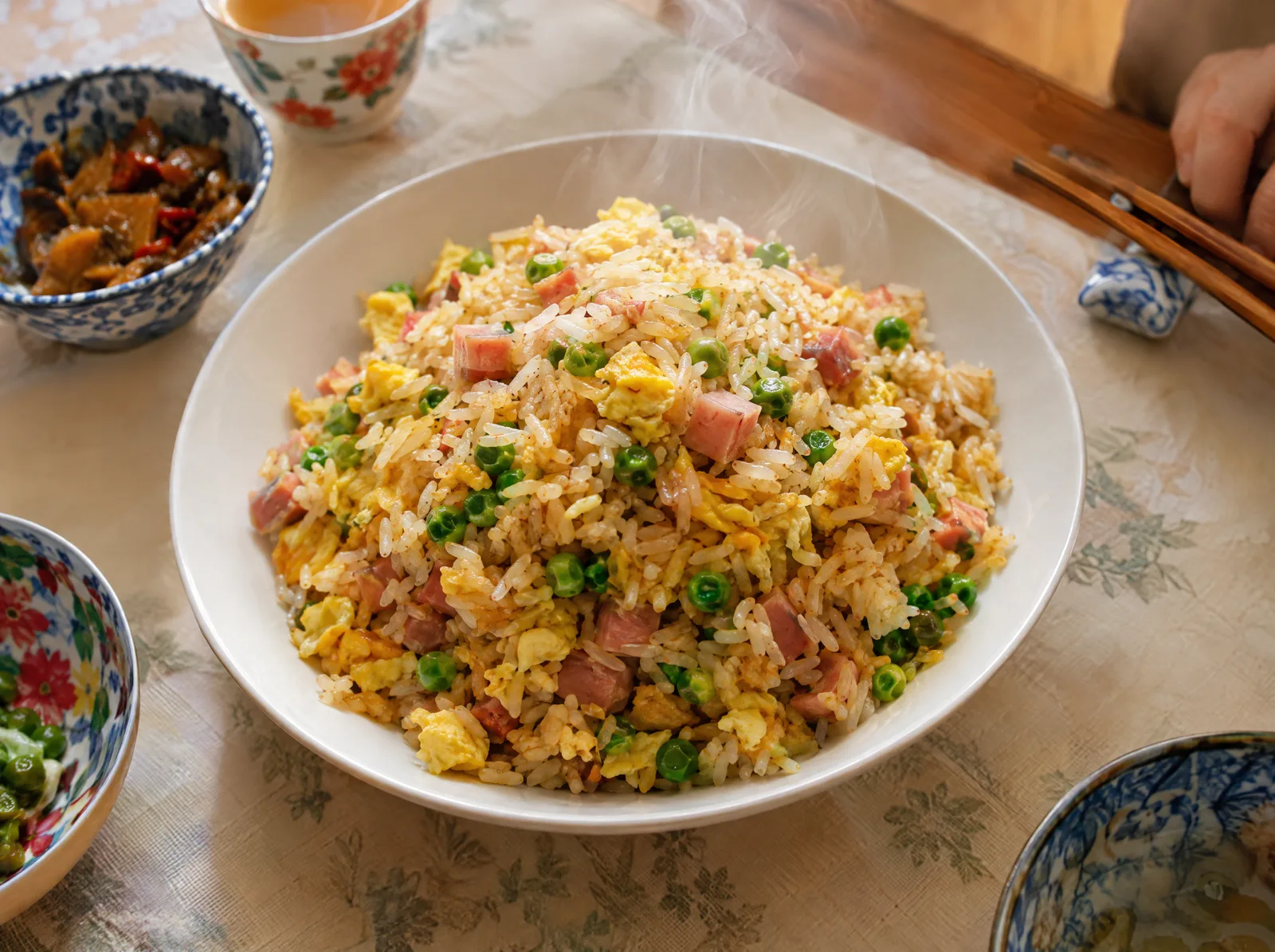 Riso alla cantonese fatto in casa nel piatto